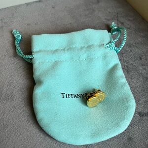 Return to Tiffany gold studs.